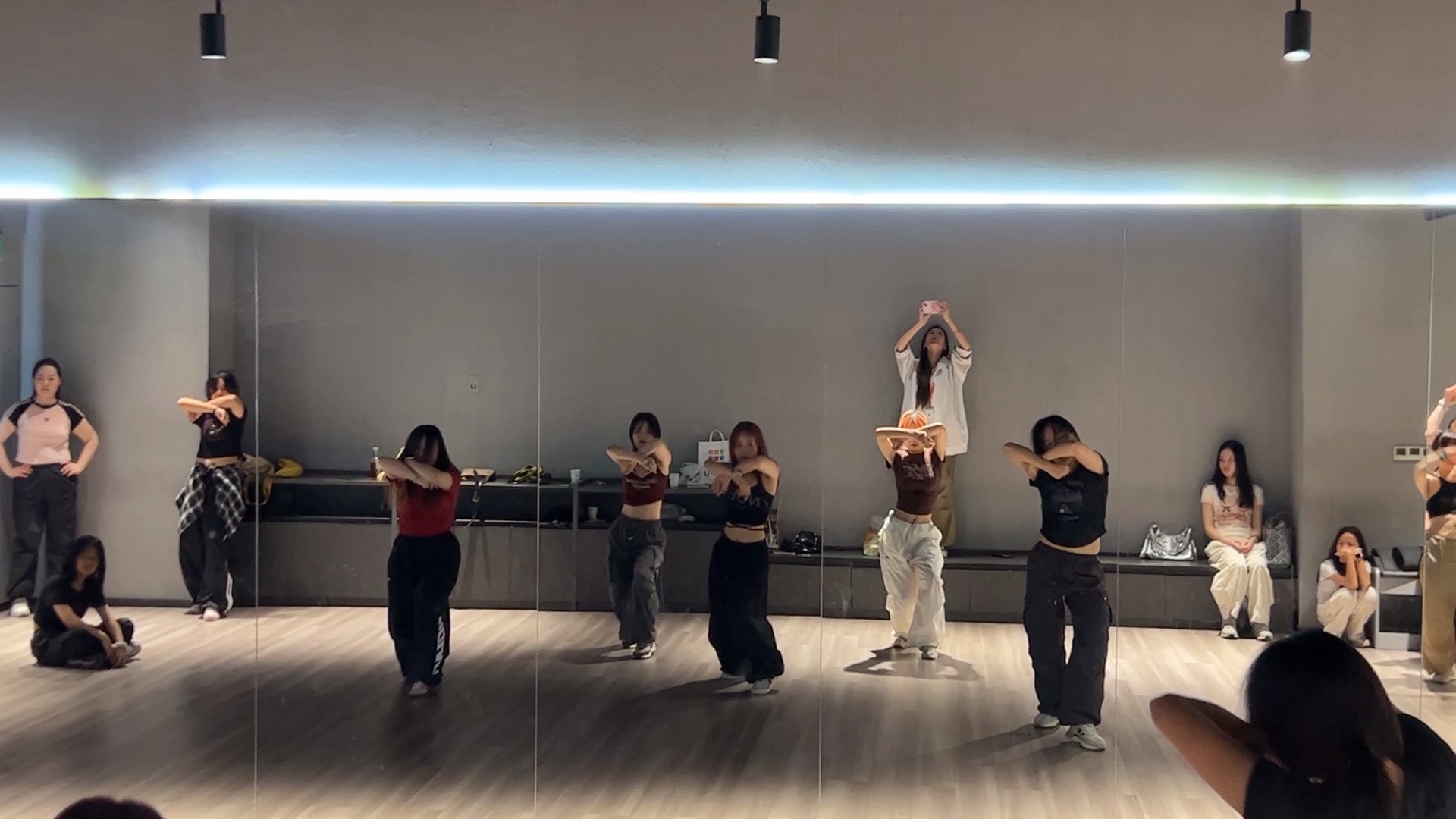 【梦想是成为疯子】最新视频来袭，快来看看吧！