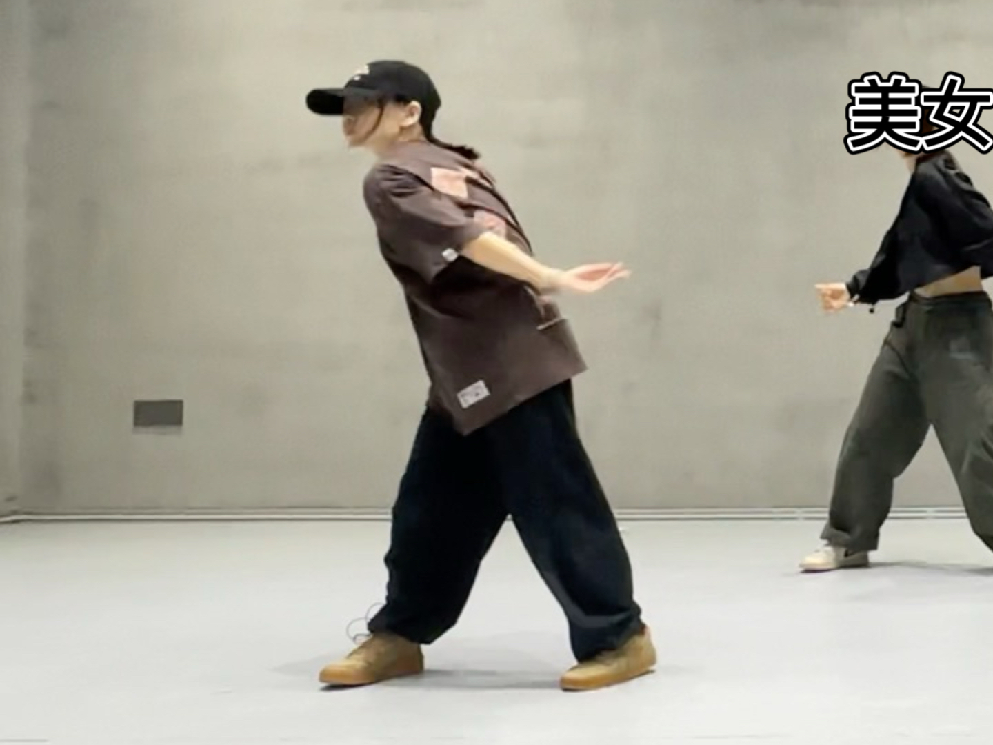 集训2/5。避免干巴巴跳动作的办法是，跳出音乐描述的画面（没有