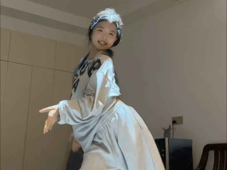 偷偷欣赏两晚才发出来吧