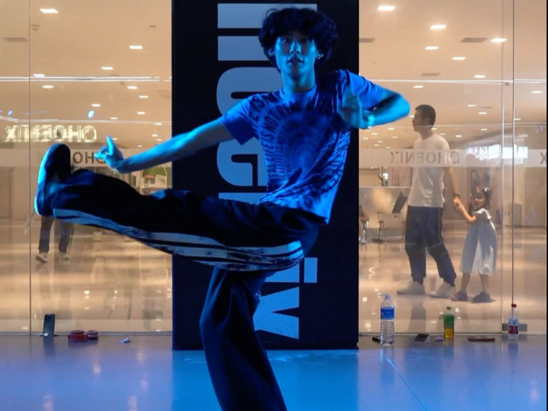 像一只蓝色的蝴蝶～珠珠编舞