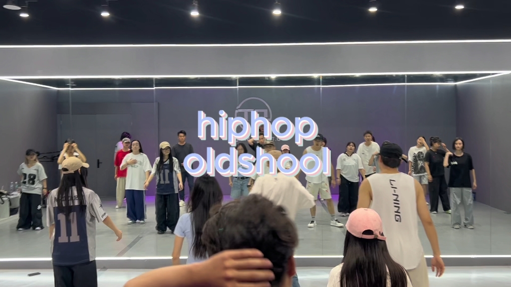 头有点点看起来不太聪明的样子 #oldshool hiphop课
