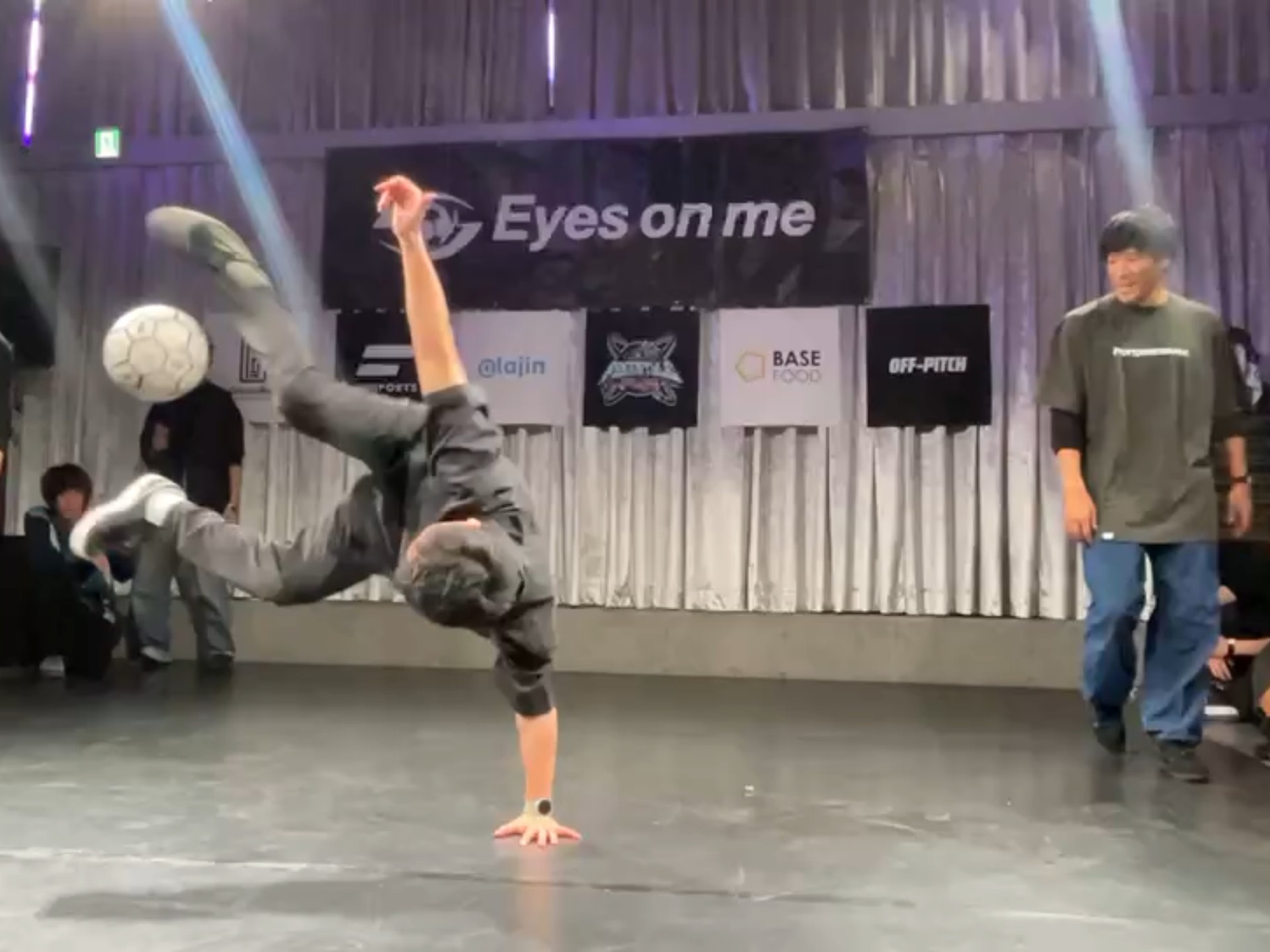 花式足球，街舞，陀螺？混合战。珍藏视频噢，偶像kosuke照常发挥