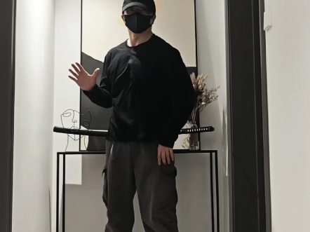 瓦手游真的玩不来，但是主题曲in my zone我很喜欢