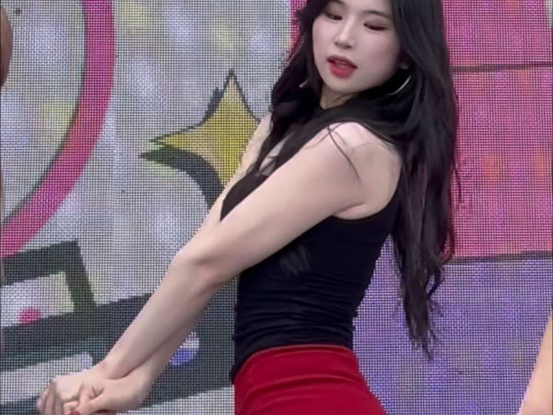 完整版来啦！被催很久的短裙完整版我来啦！