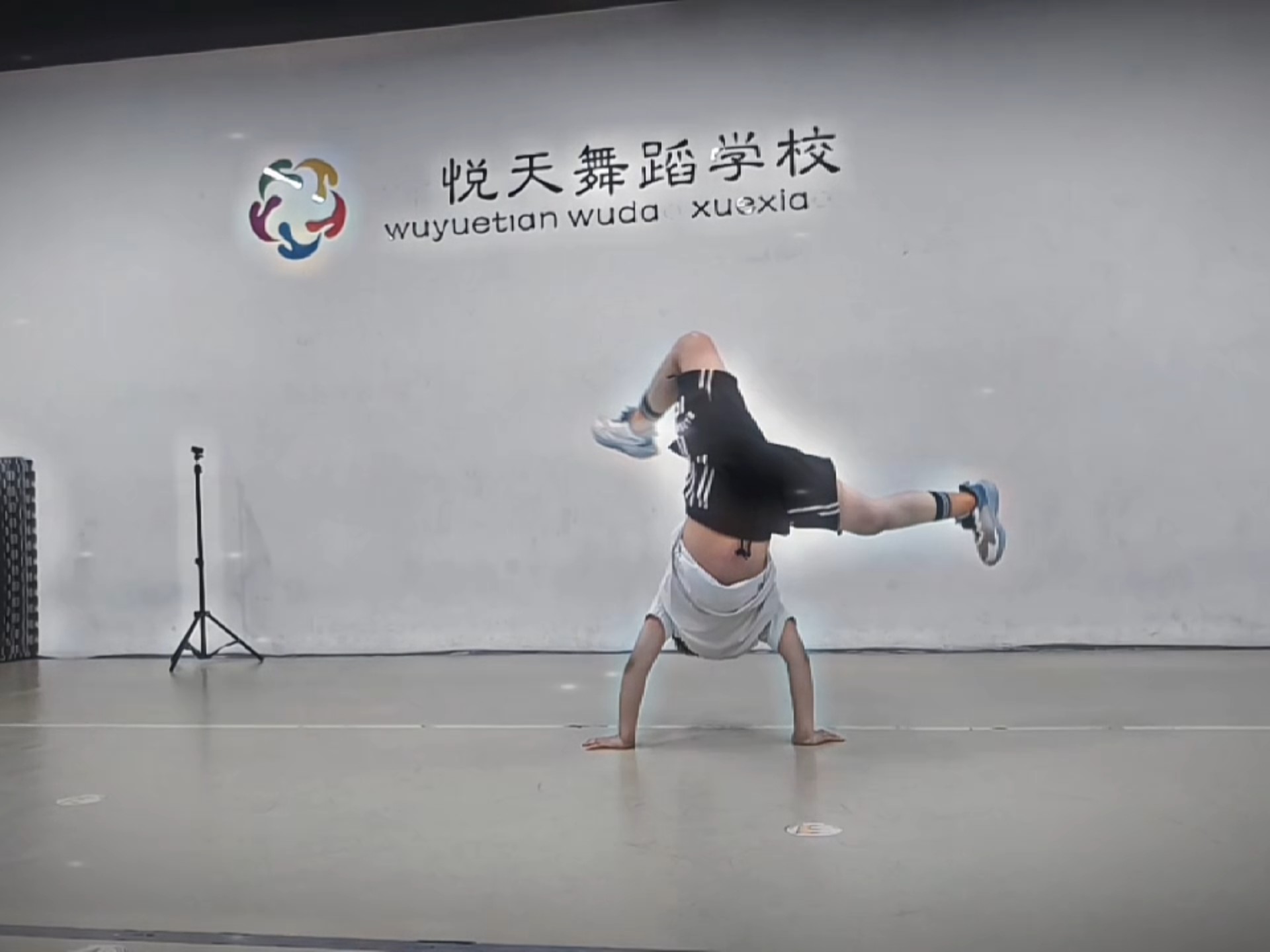 bboy轩仔暑假炸裂，左右互搏
