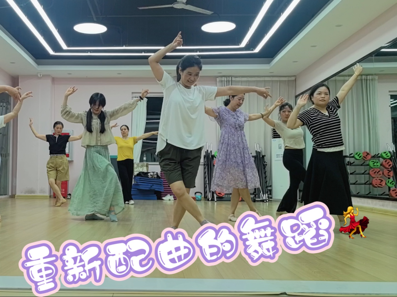 一首独奏钢琴曲配民族舞，竟然正好合拍。