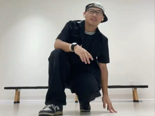 我是你们的好朋友查理，今天给大家分享一下breaking最简单的步