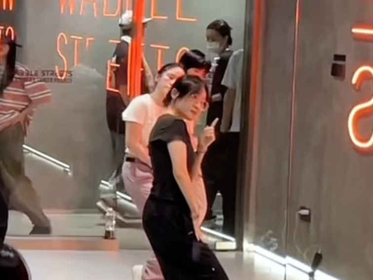 #234 more&more-twice 要去看演唱会啦哈哈哈哈哈哈！跳得乱七