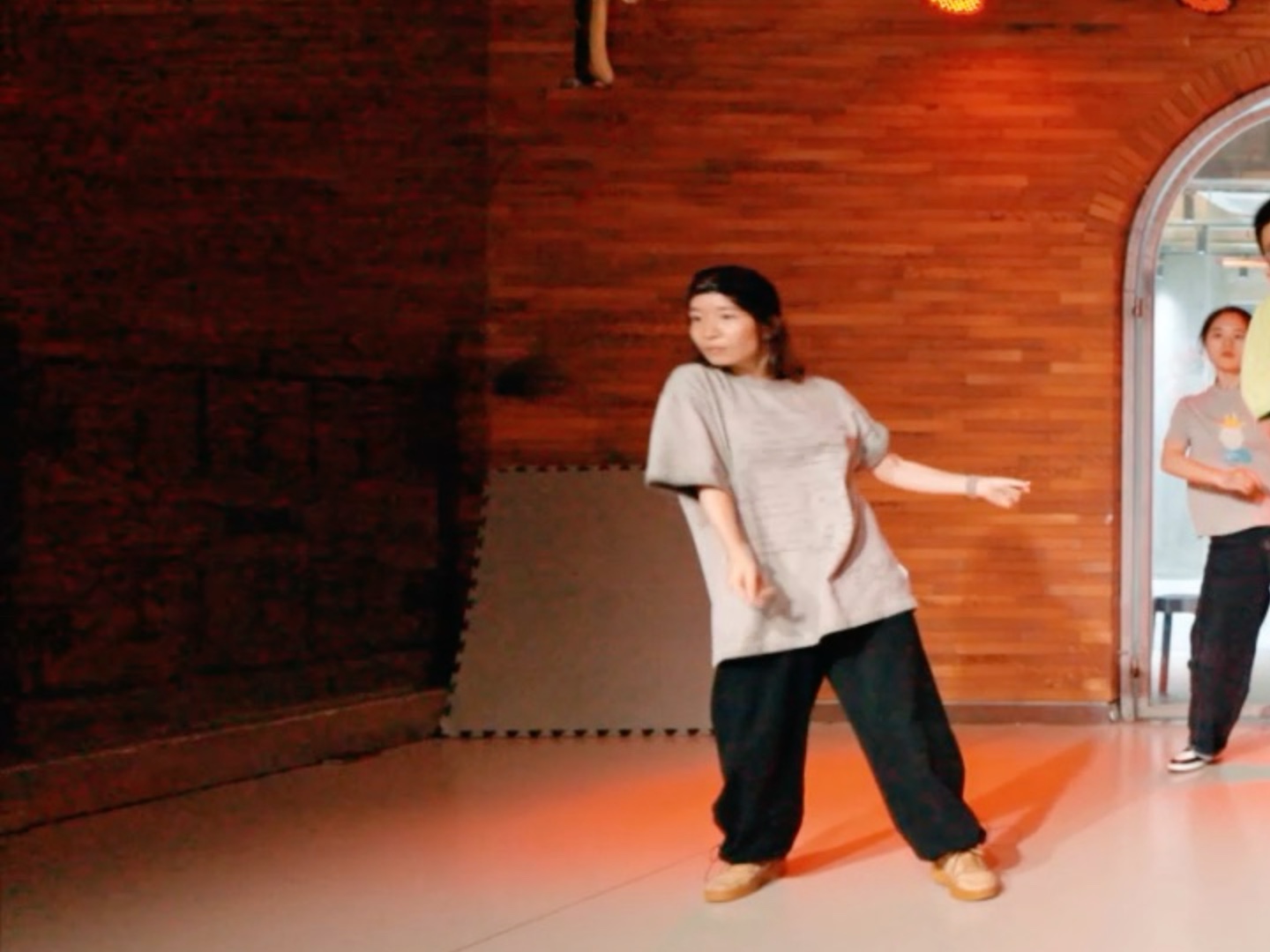 练习课之2。用身体描述音乐。之前听不明白的go crazy的鼓现