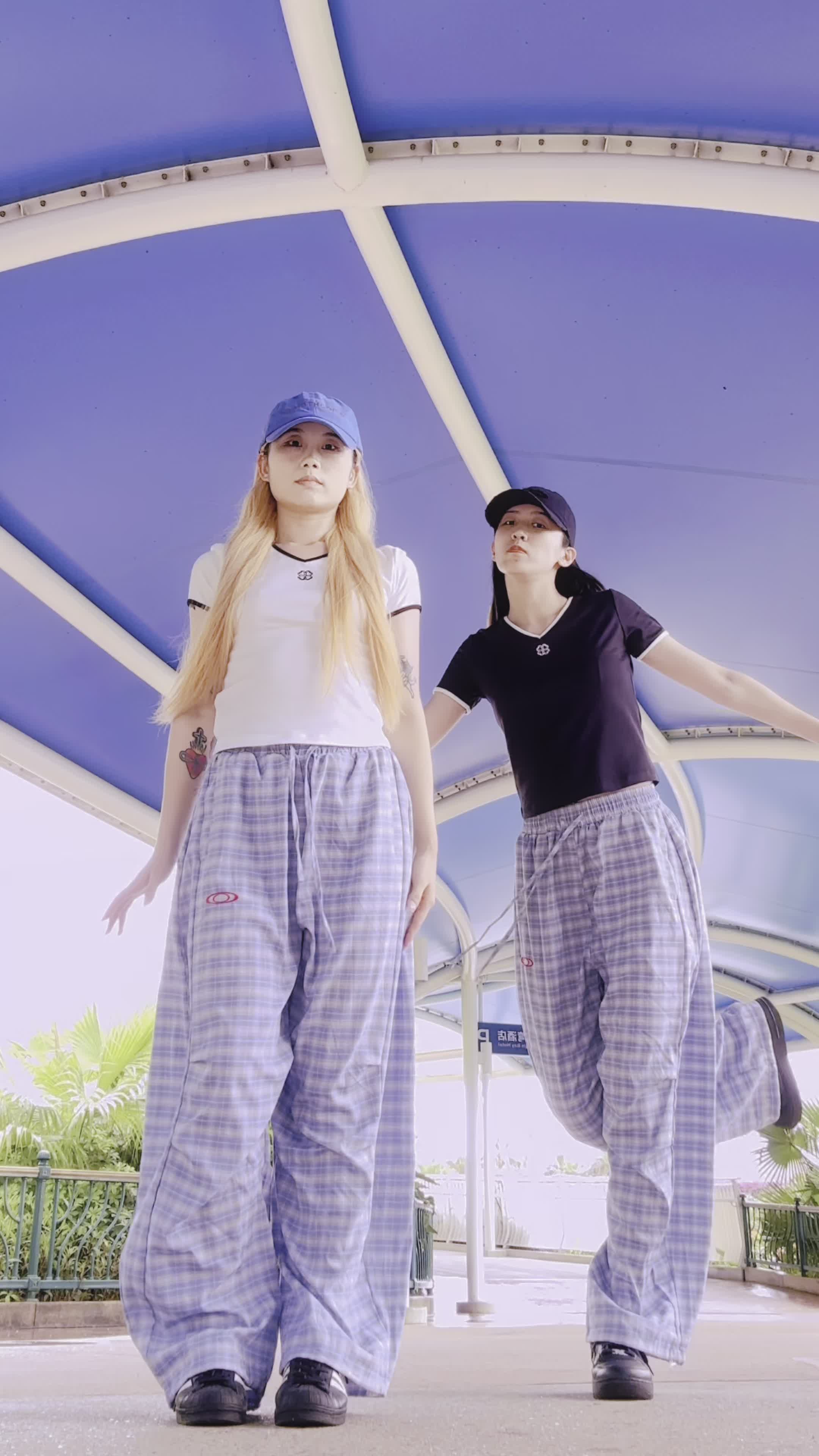 两个跳舞小子｜头米挠石儿｜这波可爱hiphop老师硬着头皮上了！
