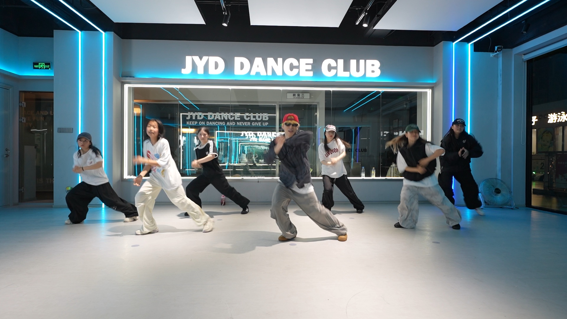 不开玩笑亮哥的课多上几节鞋子应该要坏了