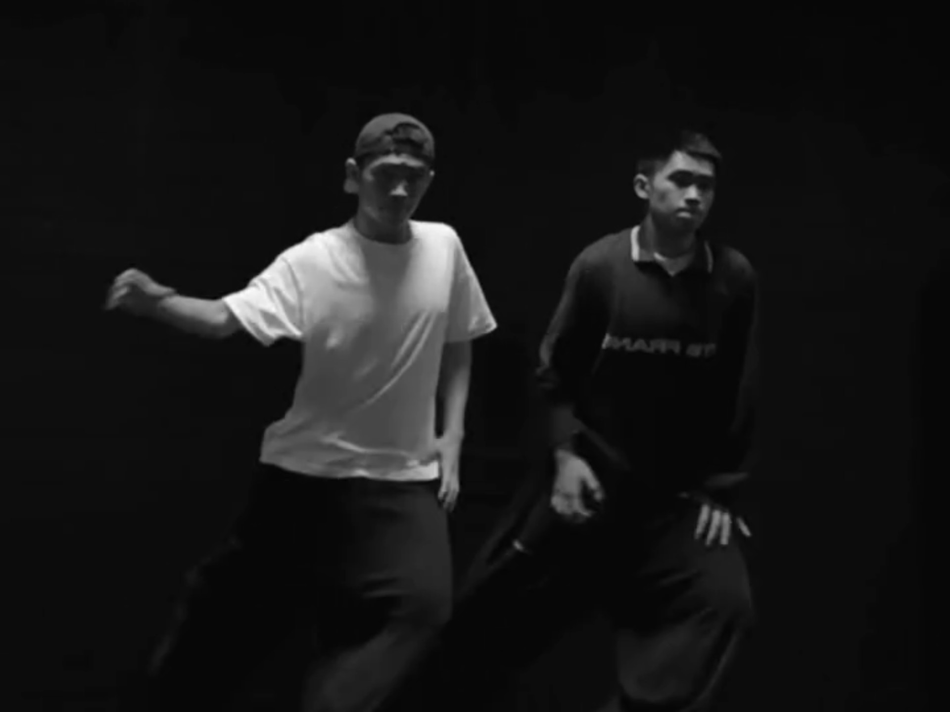 Dylan的编舞把水的形状拆进了每个动作里