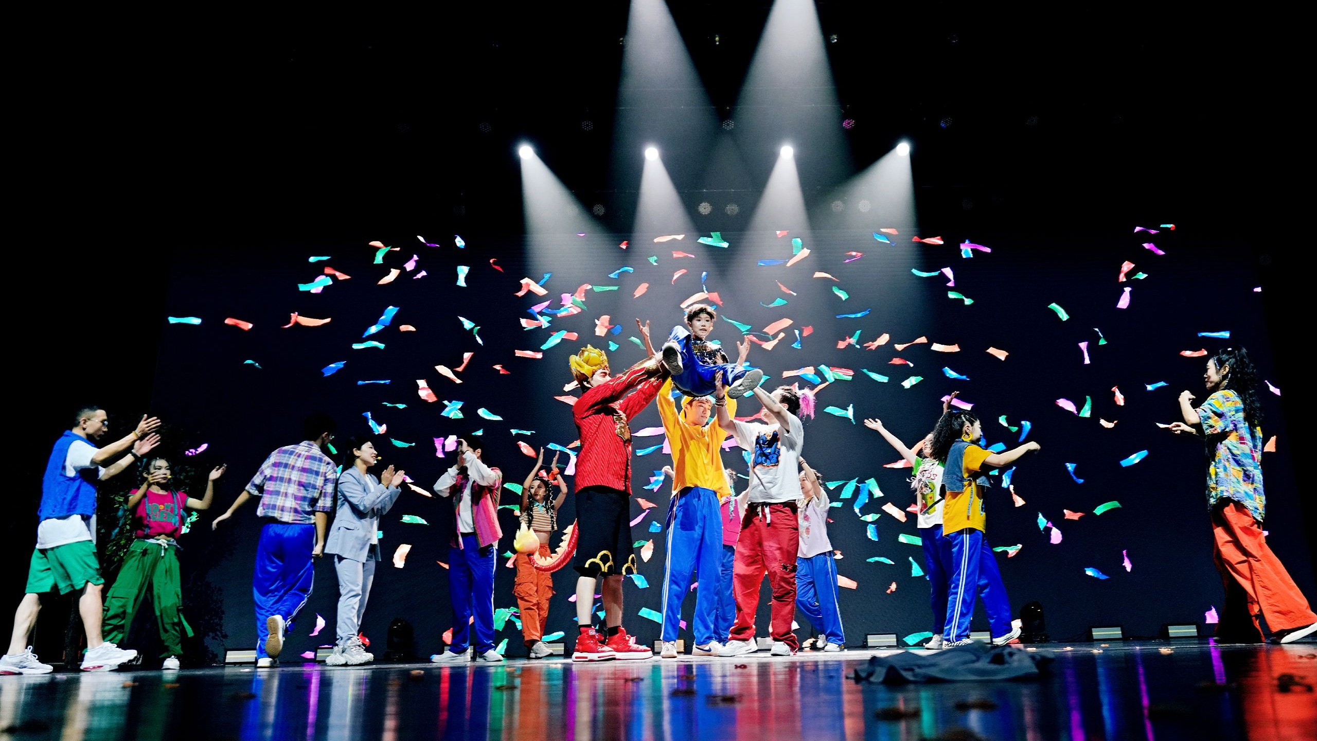 热力上演！《金仔来了》舞台剧燃动郑州