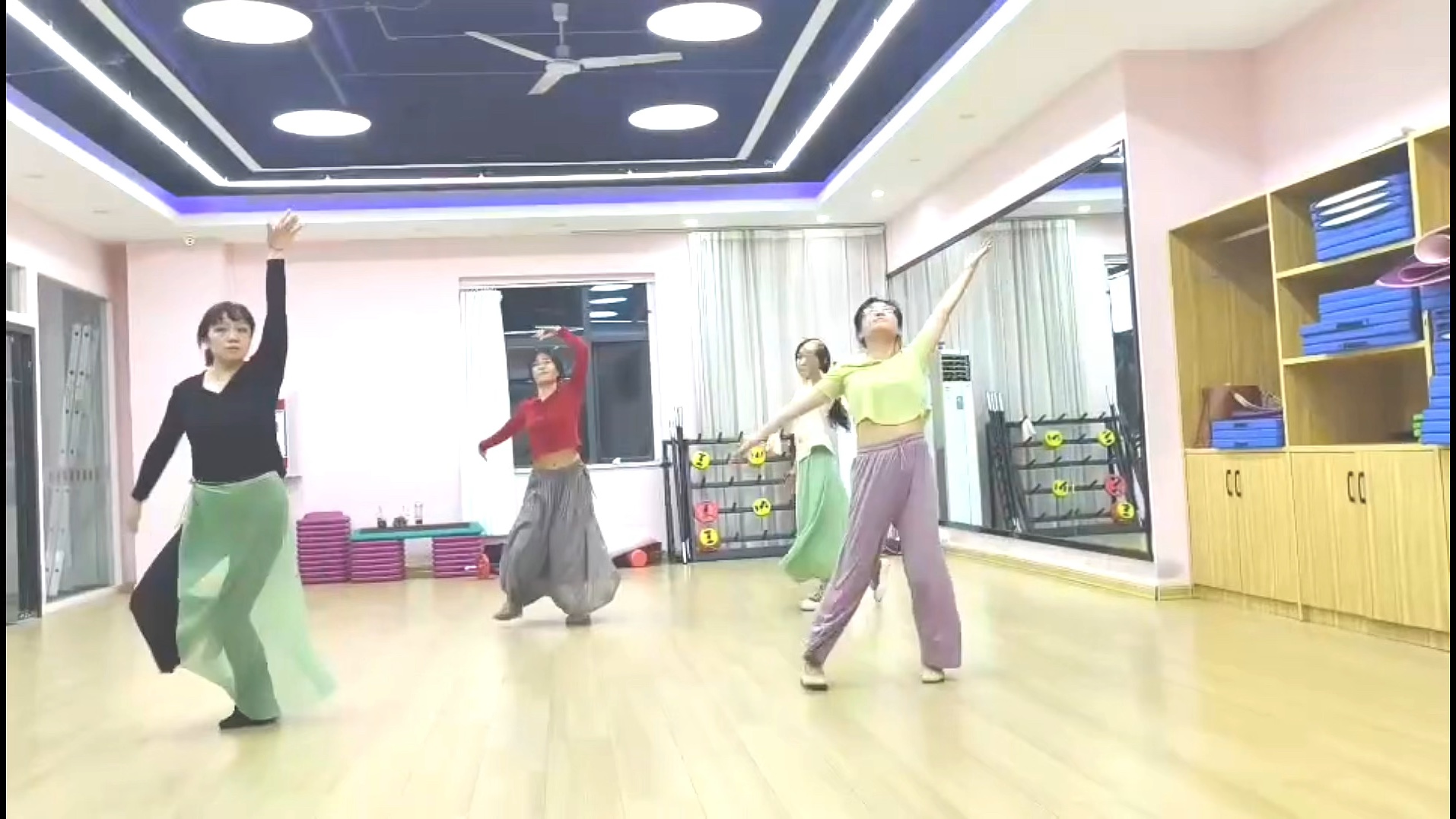 素颜跳舞也很美