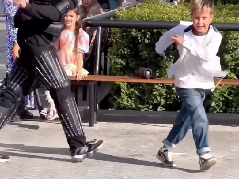 #街舞 跳街舞？好像会一点点，让我先适应下！