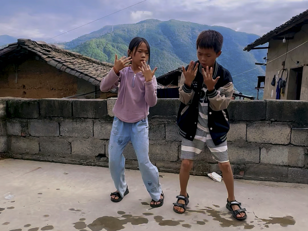 农村灵魂舞者来了