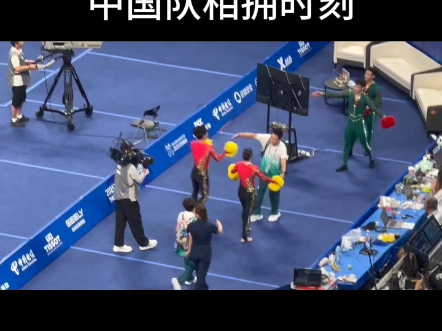 2025世界运动会啦啦操比赛，中国队1队比完和2队相拥时刻，好感动