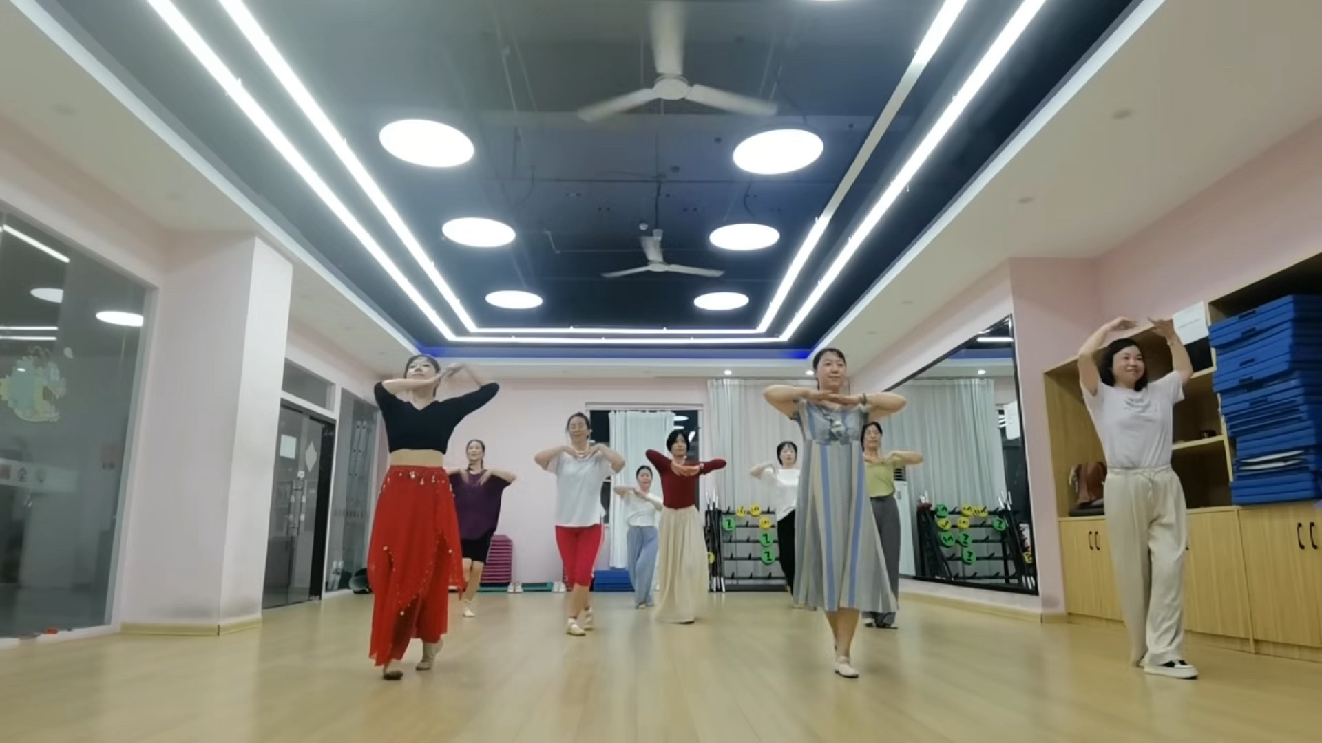 疯丫头 维族舞蹈的快乐