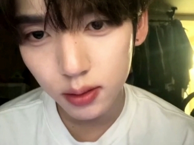 兔:你真的不再看我一会吗 欧巴都不看了吗 有劲的欧巴病又犯