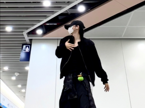 起猛了 一觉睡醒Seventeen跳扫腿舞了？