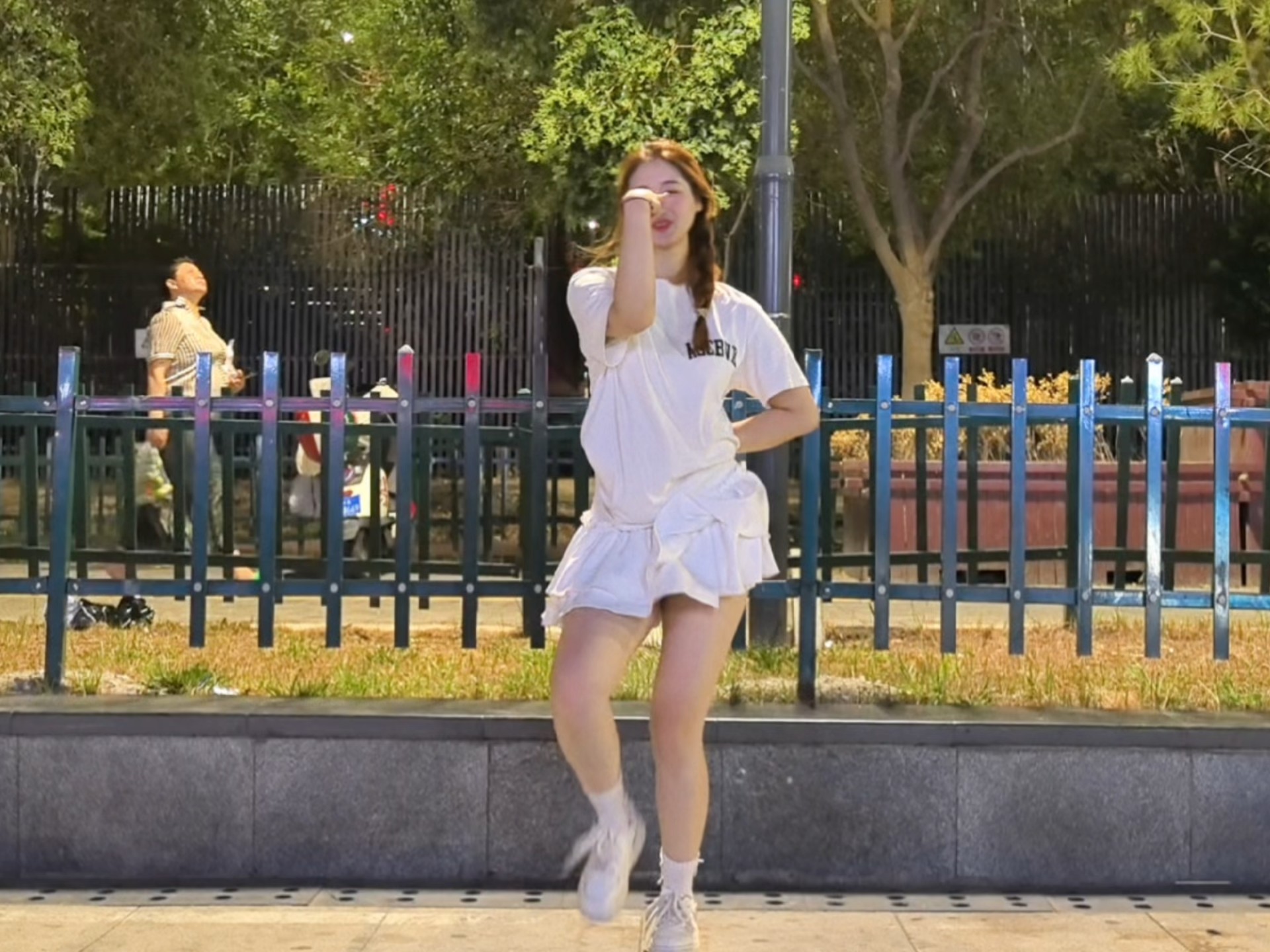 是谁的小眼睛 还没有看老师