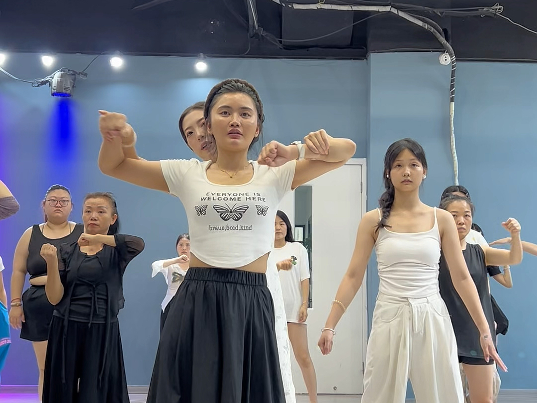 新生班课堂手把手学舞蹈