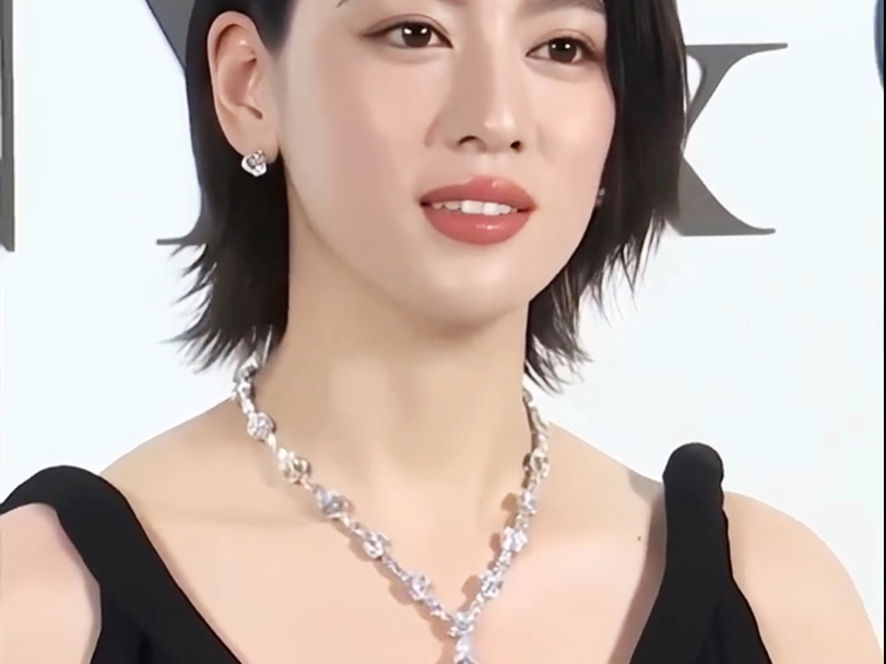 三吉彩花真的太美了