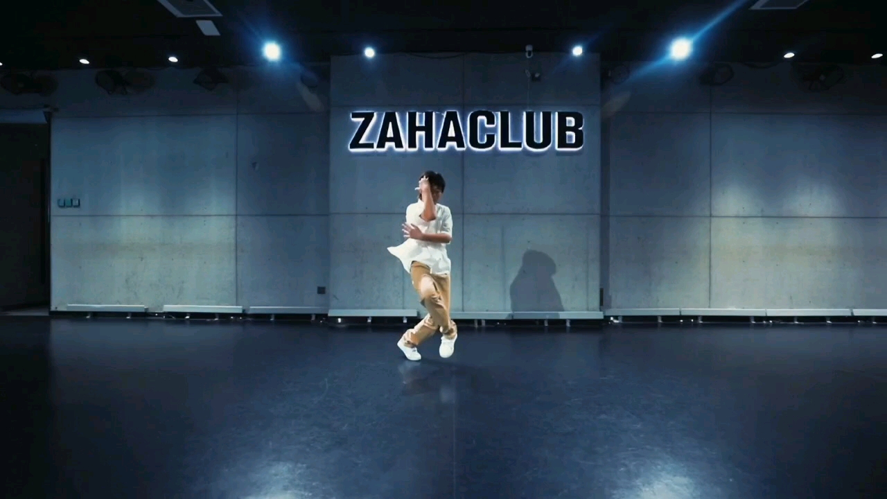 【爱吃大蒜的AR30】最新视频已上线，快来围观！