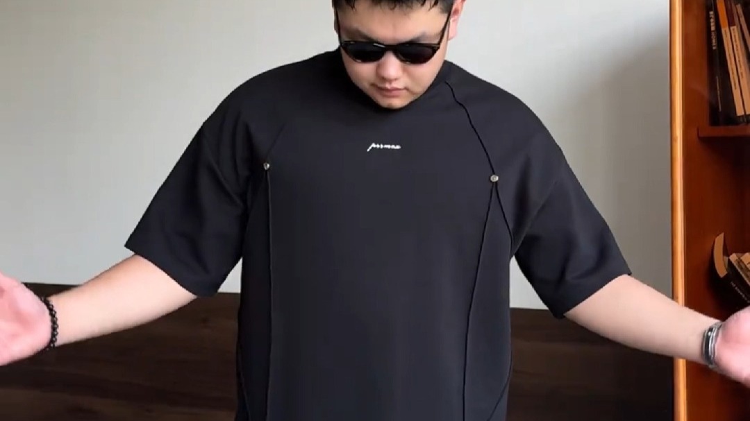 不是哥们，这么帅的衣服你还在犹豫吗？