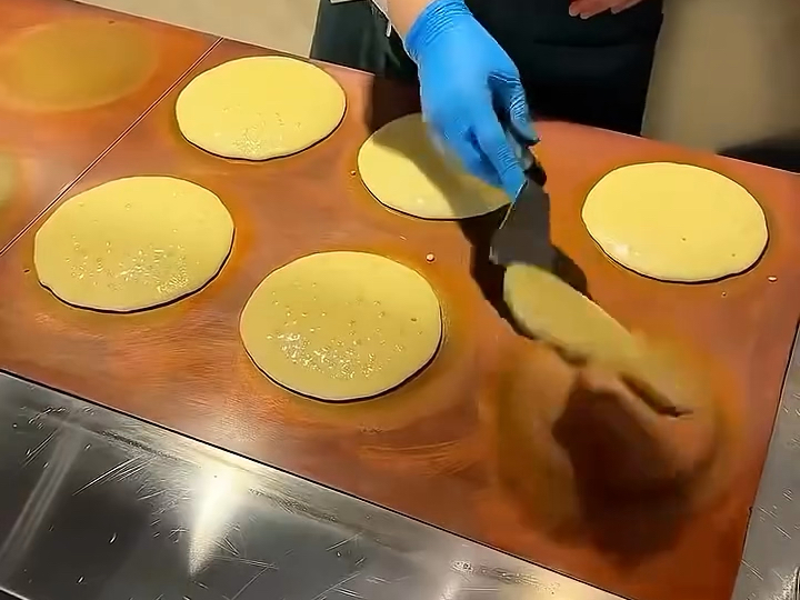 松饼基础，黄油就不基础。还是第一次看到黄油plus版的黄油松饼