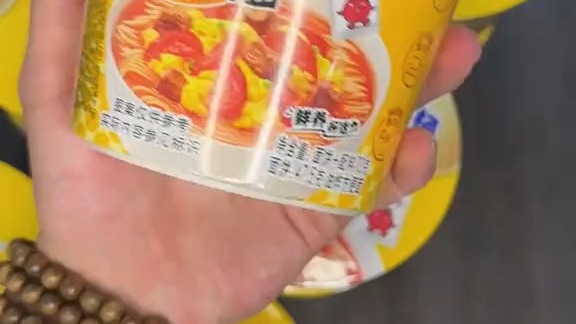 这个小包装的康师傅方便面，好吃又方便携带