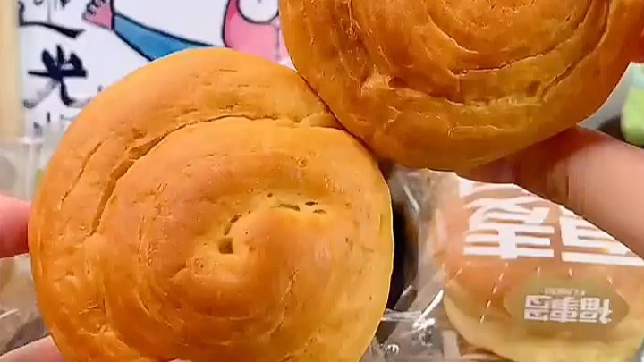 湿湿软软的奶香手撕面包，早餐好选择