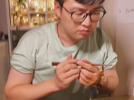 大家看韩大宝吃出好男人的感觉了吗？哼