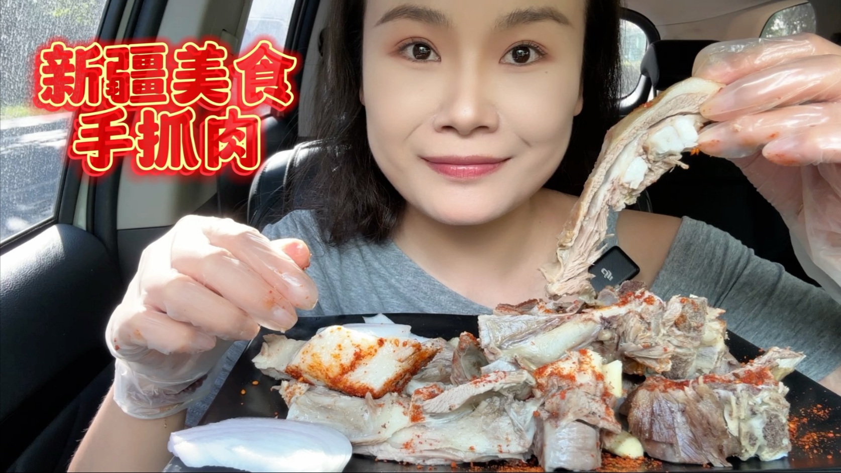 新疆的手抓肉来啦，小羊娃子肉很嫩一点也不膻，炖这种肉只需要加