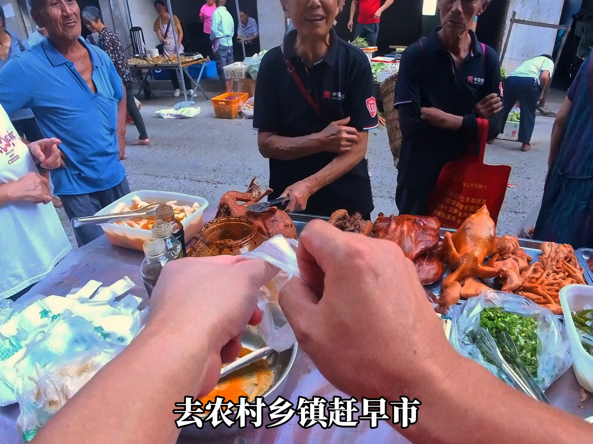 夏天的假期就是卤菜的旺季，虽然天天深度熬夜，但看见每一天都有