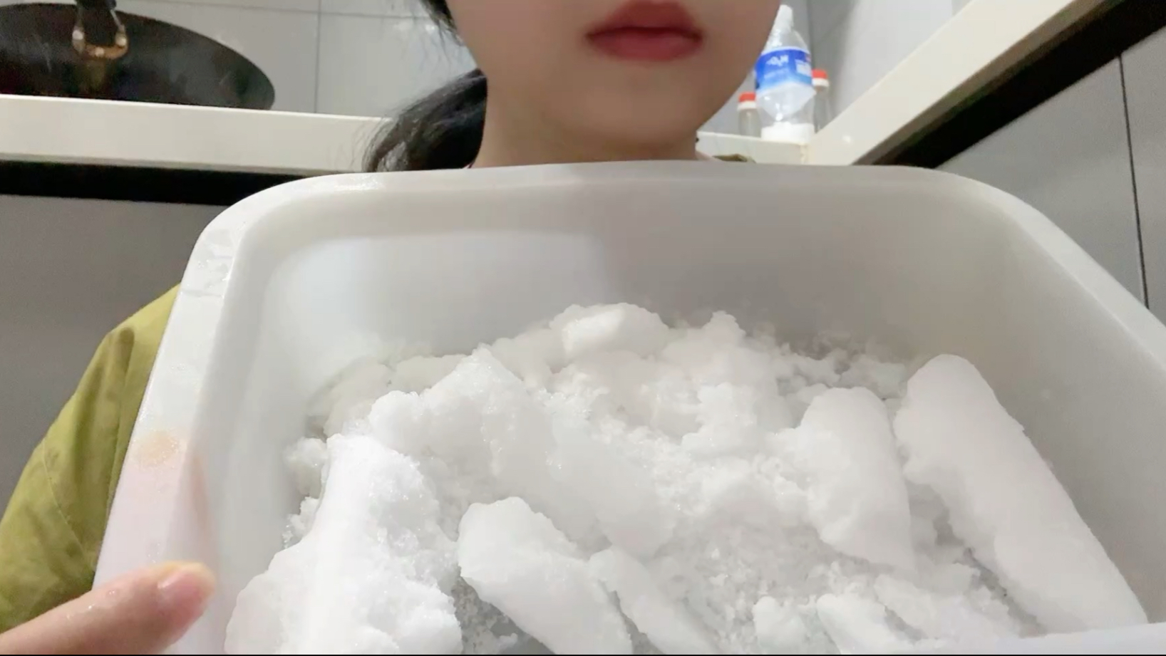 中午好，硬边边霜