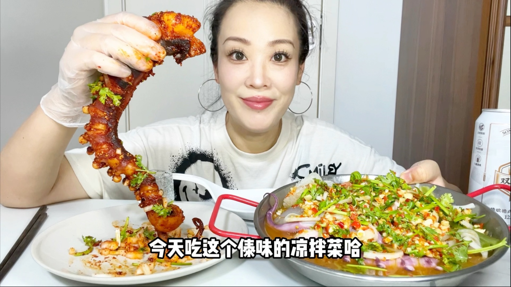 脆脆下酒菜！三文鱼鱿鱼脚海蜇做个傣味凉拌菜，鱿鱼脚烧烤味更好