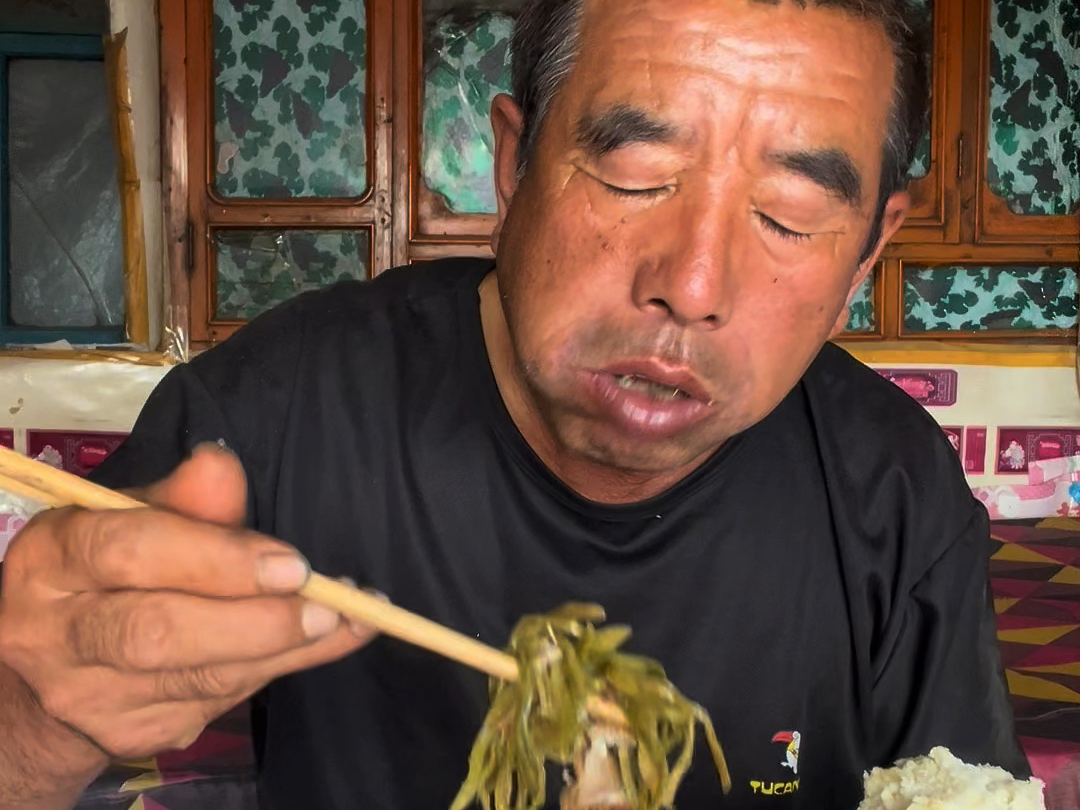 【农民工老吕本人】最新视频来袭，快来看看吧！