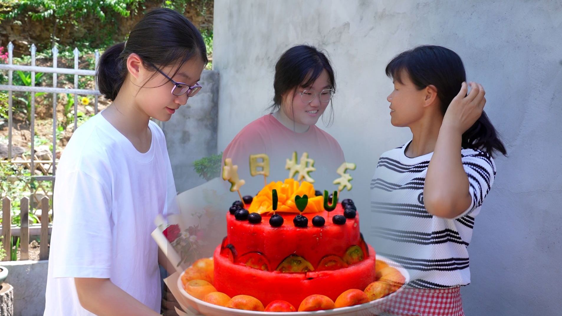 本该收礼物的生日，却系上围裙为妈妈做饭，我的小丫头真的长大了