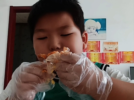 粉丝姐姐给小凯买的炸鸡还有汗堡