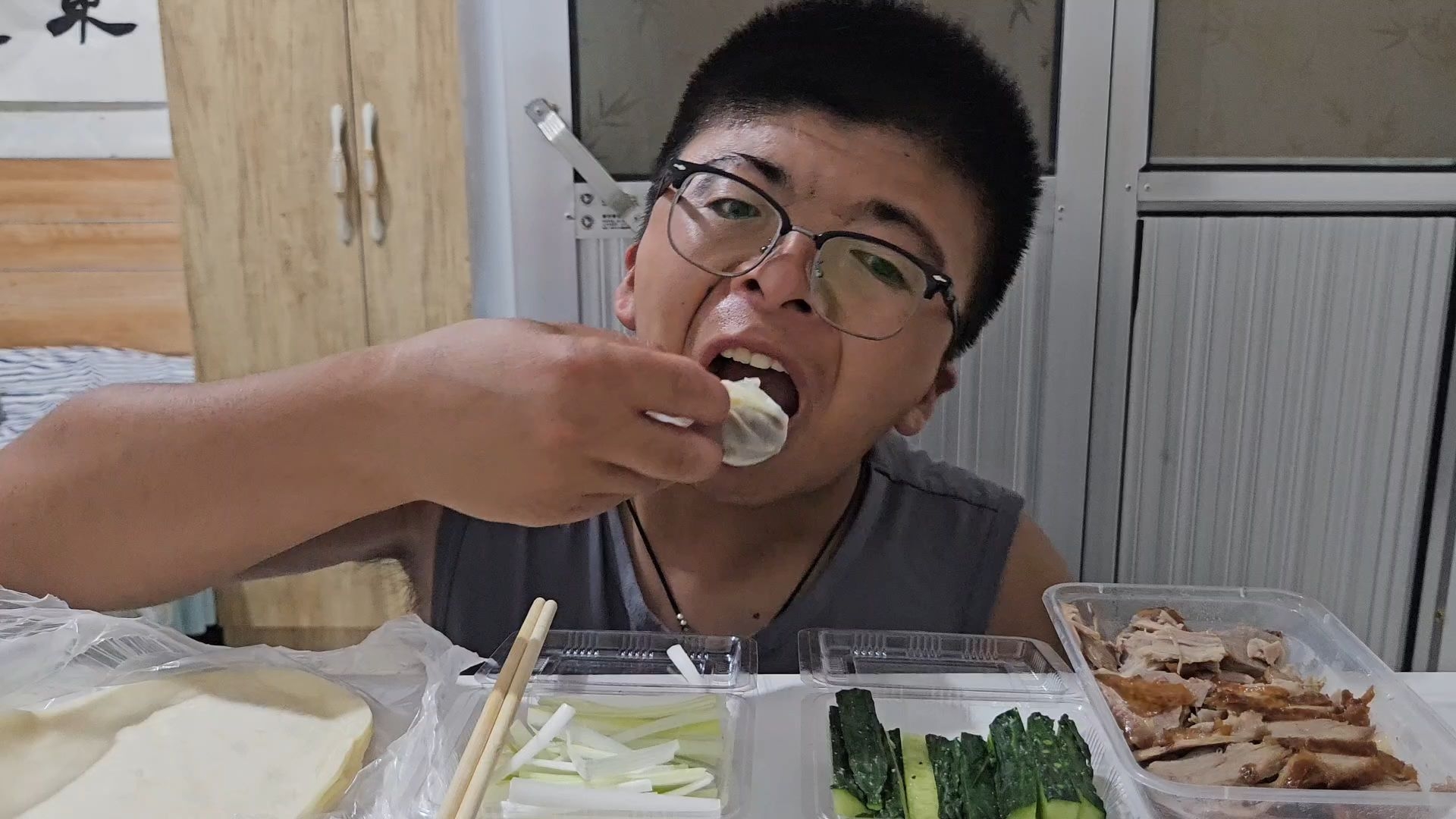 太原我回来了，上个月出租屋就住2天亏了，吃个北京烤鸭压压惊