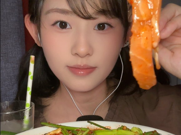 泰式三文鱼生蚝和柠檬嗨棒！