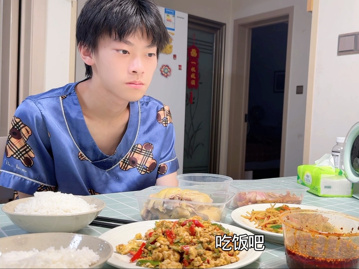 小周同学吃肉比吃药还难，哪怕是五星级酒店买的也不行