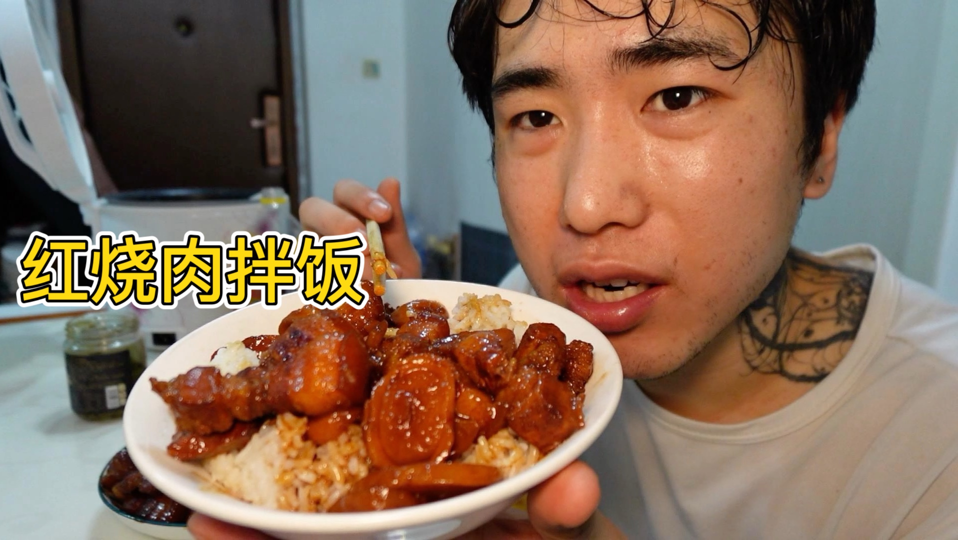 干活累得扛不住了 出租屋做两个菜  犒劳一下自己 兄弟们美滋