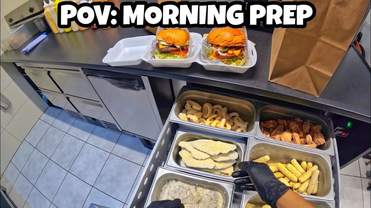 老爹汉堡店：肉饼煎到五分熟淋烧烤酱，外卖袋打包声超治愈