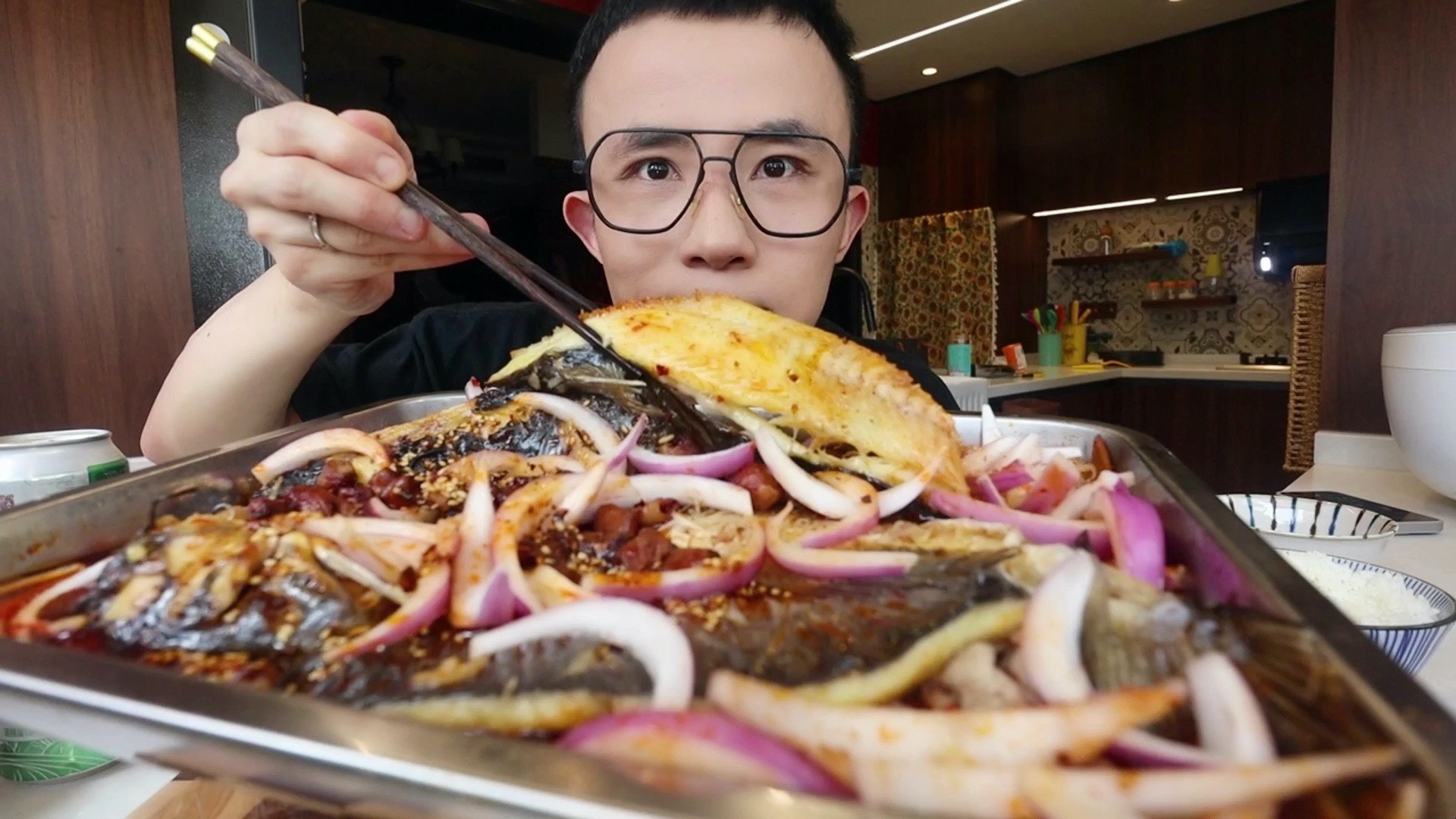 虽然不像烤鱼 但是这样的鱼锅还挺不错的呢