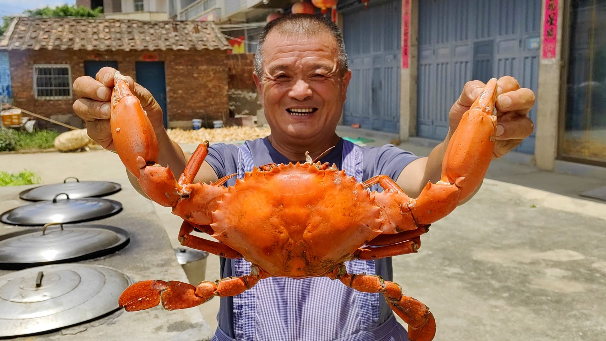 1180元买只特大青蟹王，光蟹钳就有手臂粗，炖老酒给老妈补补