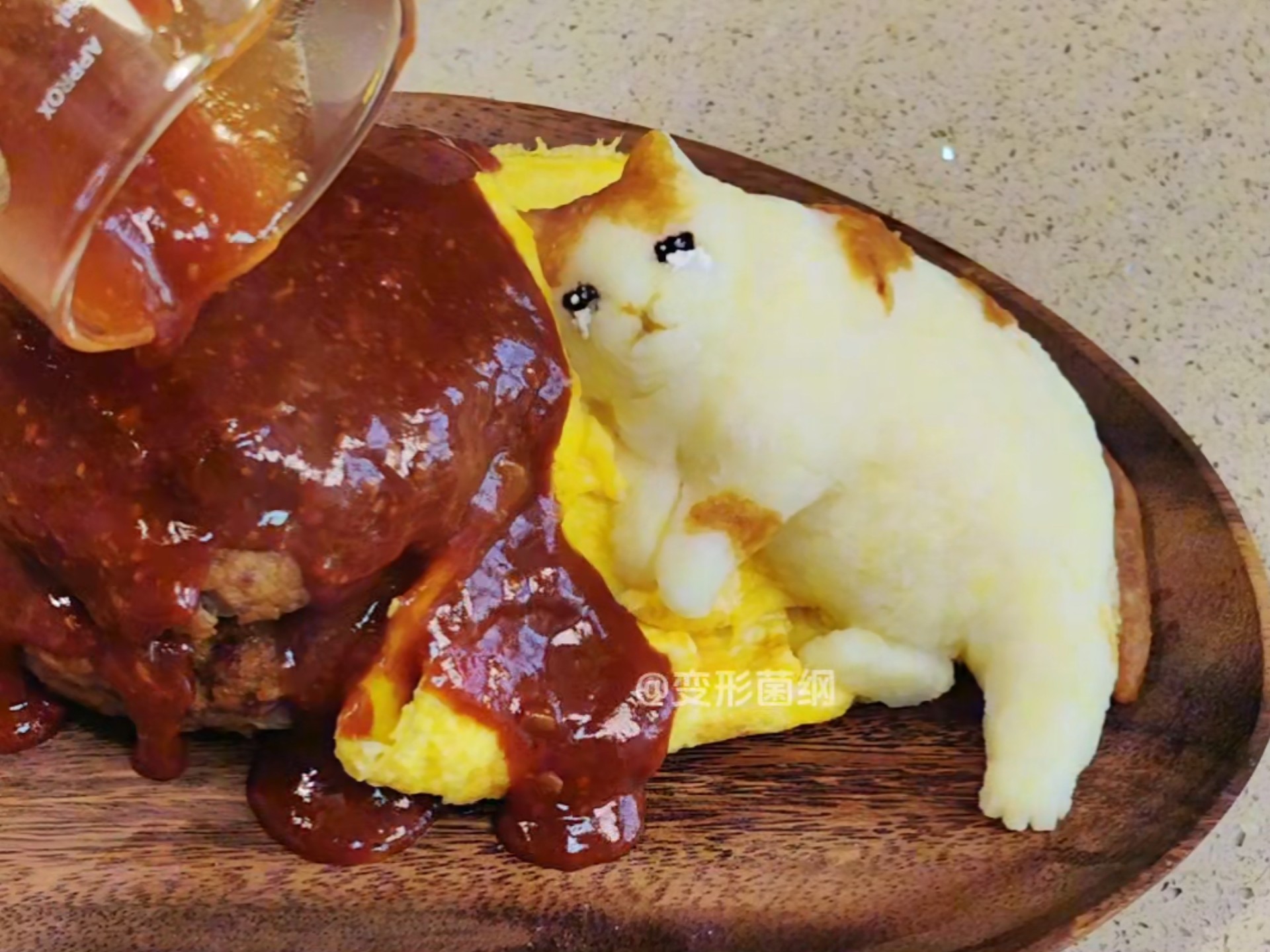 猫meme美食｜流泪猫猫头土豆泥汉堡肉饼