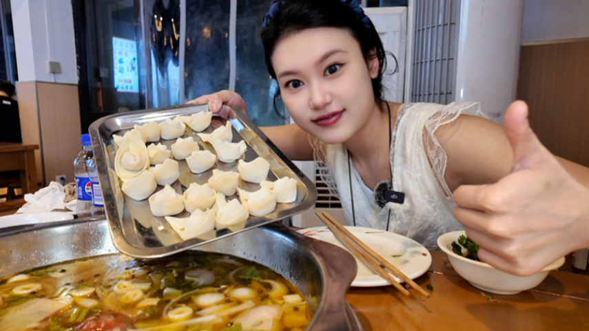 一个人吃63/位的酸汤鸭掌自助，鸭掌无限续，一人炫五十只鸭掌二