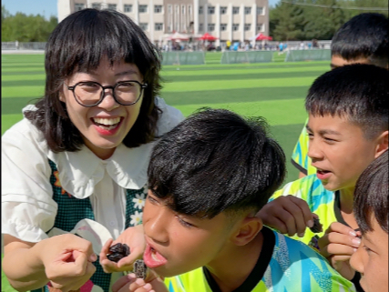 在新疆，被13个小学生拿捏了…